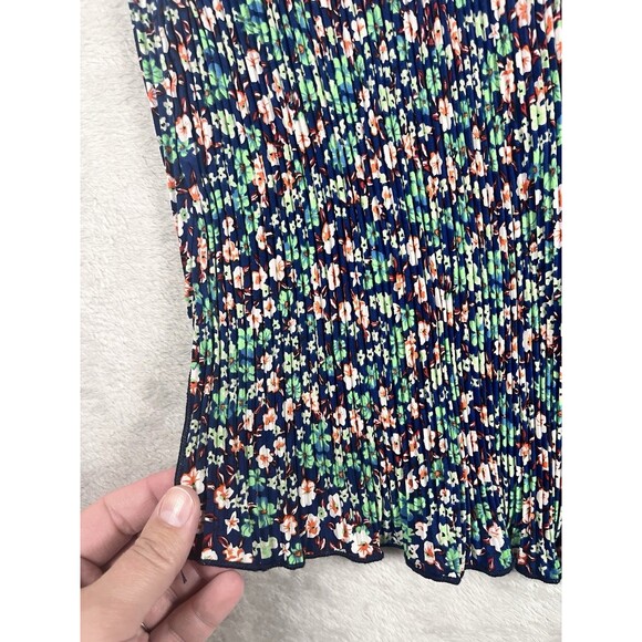 Dressed in LALA Louie Luxe Pleated Top Sz S in Wildflower Ditzy Floral Fairy - Picture 3 of 10